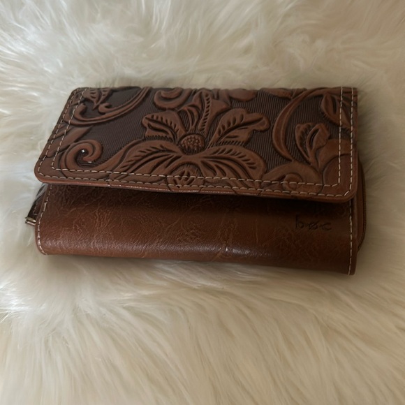 boc milestone deluxe wallet carved faux leather - Picture 1 of 5
